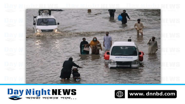 পাকিস্তানে প্রবল বর্ষণ-ভূমিধসে নিহত ১১১